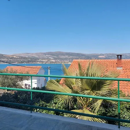 Сasa de vacaciones Peaceful & Cozy Rest House, 80m From Trogir