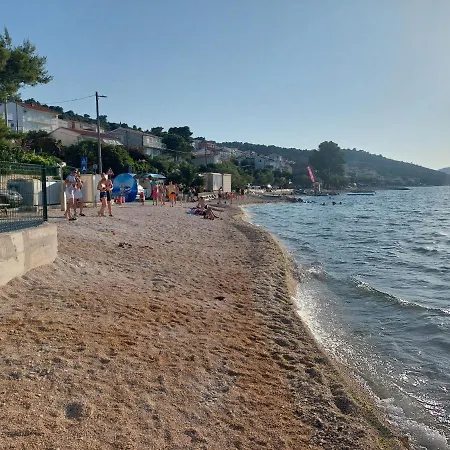 Peaceful & Cozy Rest House, 80m From Сasa de vacaciones