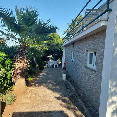 Peaceful & Cozy Rest House, 80m From トロギール
