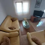Дом отдыха Peaceful & Cozy Rest House, 80m From *