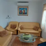 Peaceful & Cozy Rest House, 80m From Дом отдыха Трогир
