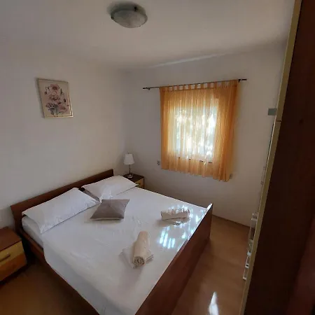 Peaceful & Cozy Rest House, 80m From Hébergement de vacances